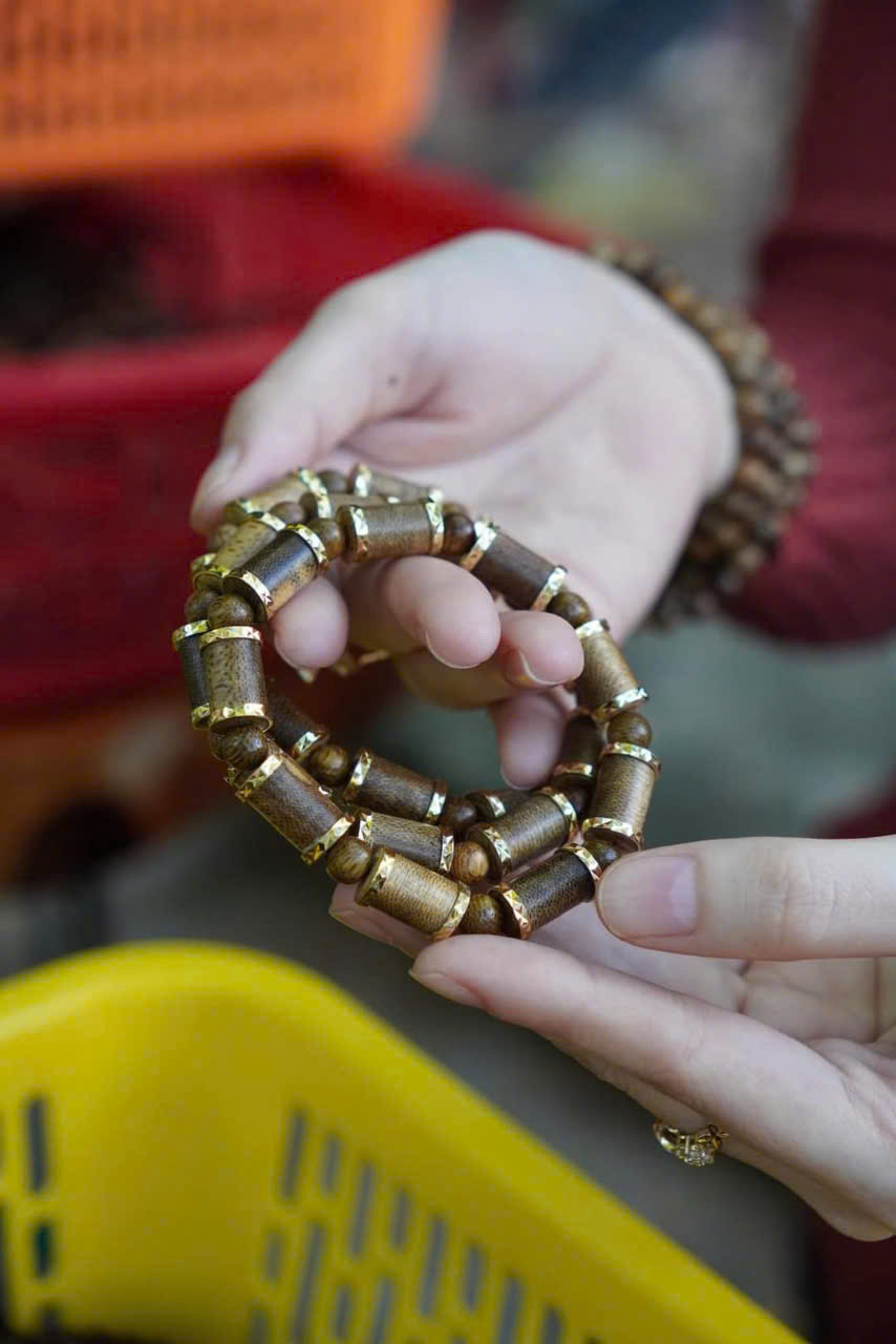 Vòng trầm aloura 01