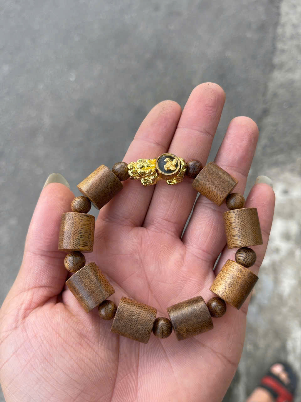 Vòng trầm aloura 01