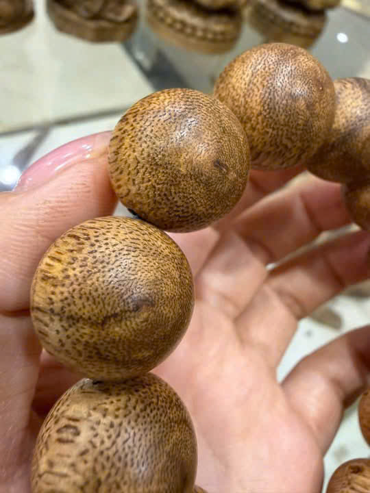 Vòng trầm aloura 04