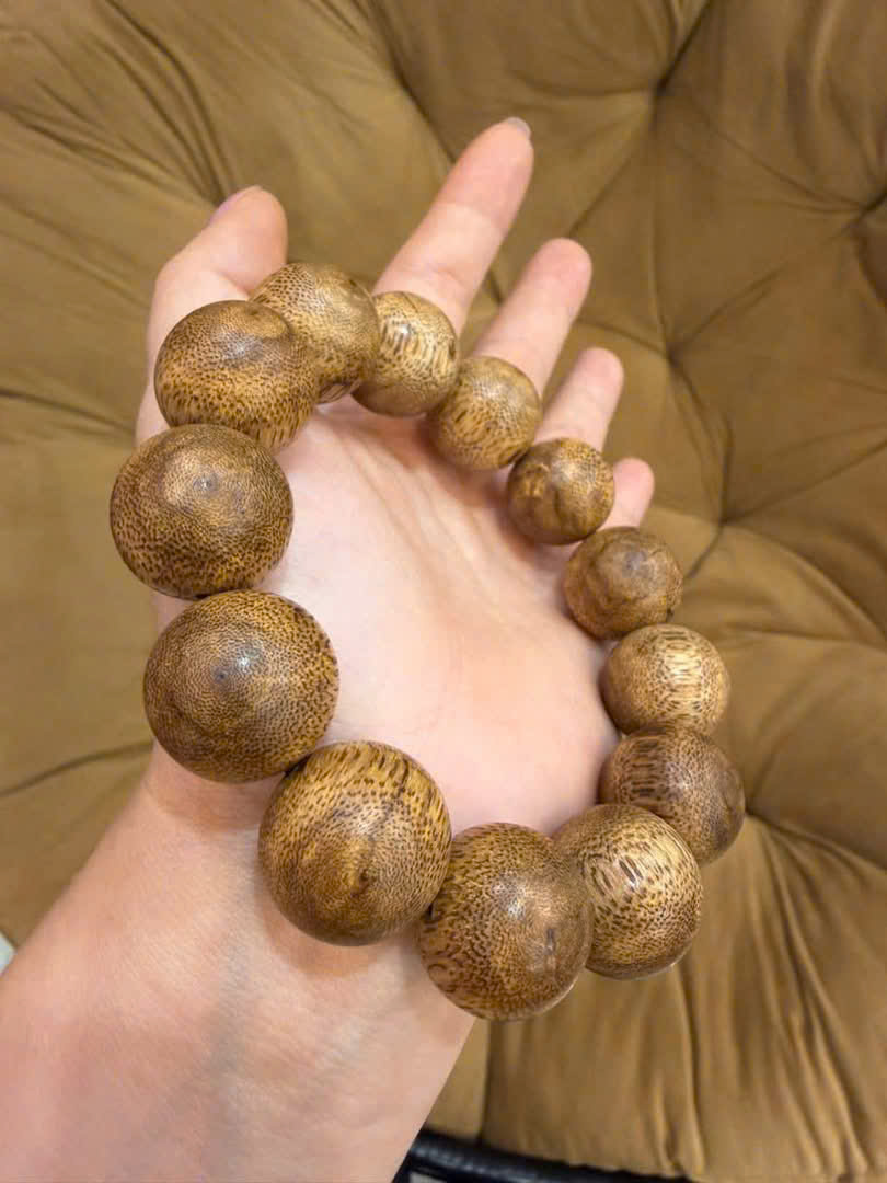 Vòng trầm aloura 04